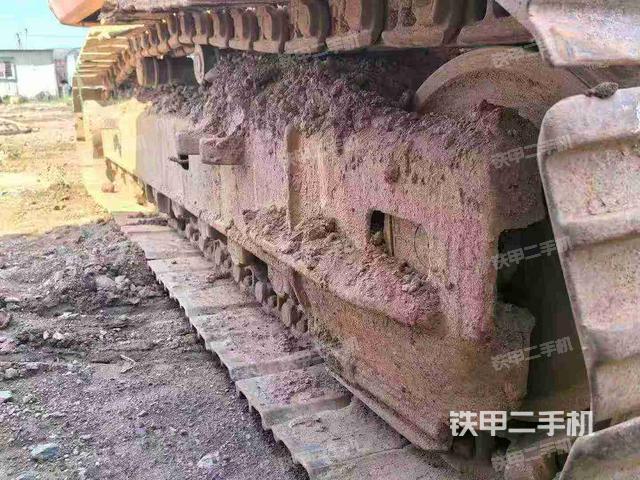单侧履带整体(整机外观) 单侧履带整体(整机外观)