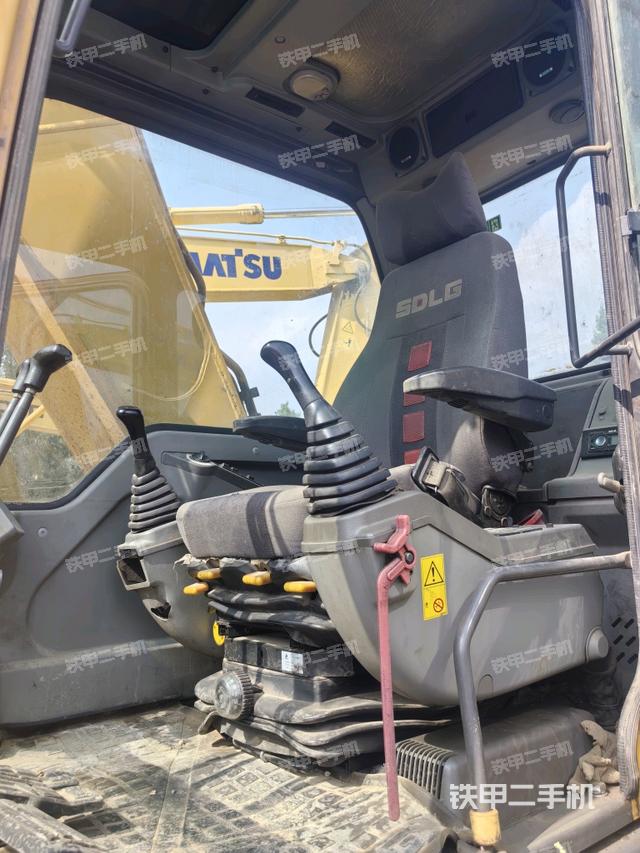 驾驶室整体(整机外观) 驾驶室整体(整机外观)