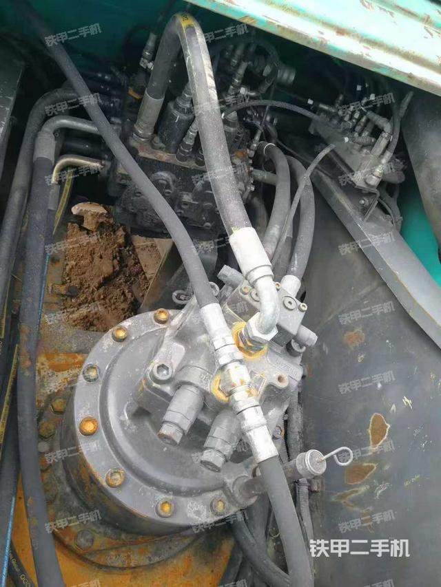 回轉(zhuǎn)馬達(dá)和主控閥(整機(jī)外觀) 回轉(zhuǎn)馬達(dá)和主控閥(整機(jī)外觀)