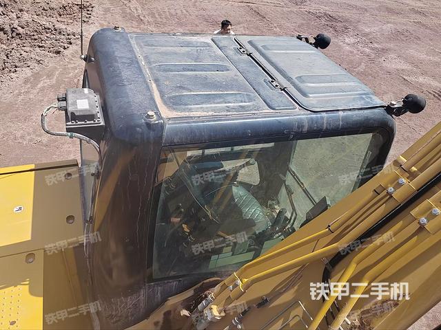 駕駛室頂部(整機外觀) 駕駛室頂部(整機外觀)