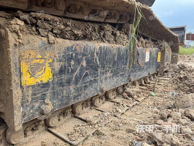 單側(cè)履帶整體（整機(jī)外觀）