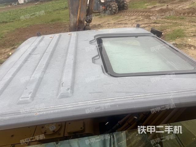 驾驶室顶部(整机外观) 驾驶室顶部(整机外观)