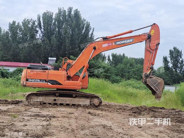 整机右后45°(整机外观) 整机右后45°(整机外观)