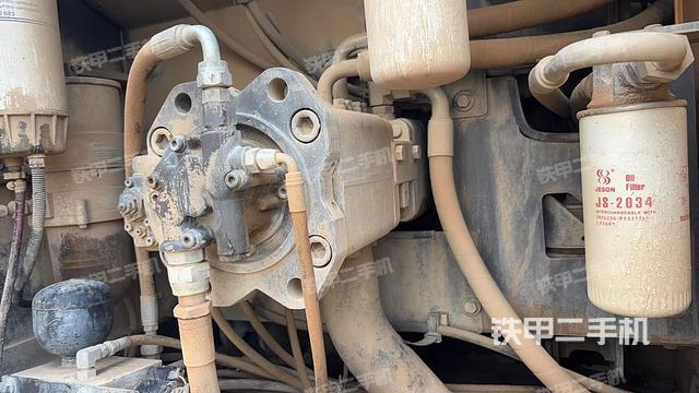 液压泵舱室正面整体（整机外观）