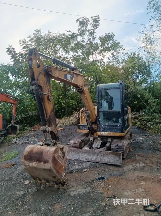 駕駛室整體(整機(jī)外觀) 駕駛室整體(整機(jī)外觀)