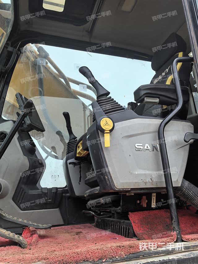 駕駛室整體(整機外觀) 駕駛室整體(整機外觀)