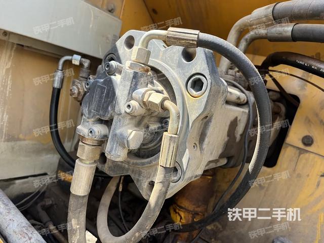 液壓泵艙室正面整體(整機外觀) 液壓泵艙室正面整體(整機外觀)