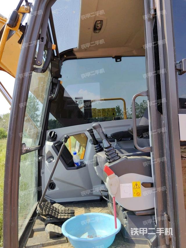 驾驶室整体(整机外观) 驾驶室整体(整机外观)