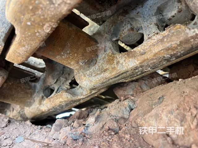 單側(cè)履帶整體(整機外觀) 單側(cè)履帶整體(整機外觀)