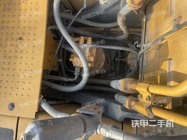 回轉(zhuǎn)馬達(dá)和主控閥(整機(jī)外觀) 回轉(zhuǎn)馬達(dá)和主控閥(整機(jī)外觀)
