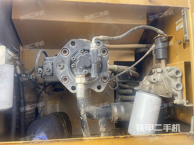 液壓泵艙室正面整體(整機(jī)外觀) 液壓泵艙室正面整體(整機(jī)外觀)