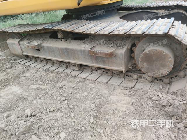 单侧履带整体(整机外观) 单侧履带整体(整机外观)