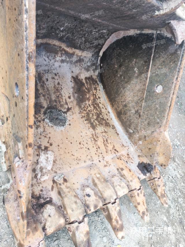 小臂整体右前(工作和回转装置) 小臂整体右前(工作和回转装置)