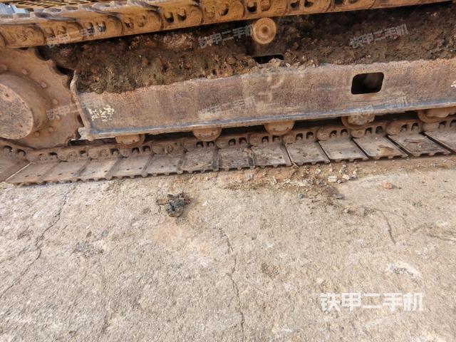 单侧履带整体(整机外观) 单侧履带整体(整机外观)