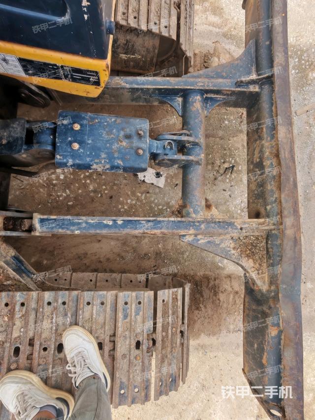 驾驶室顶部(整机外观) 驾驶室顶部(整机外观)