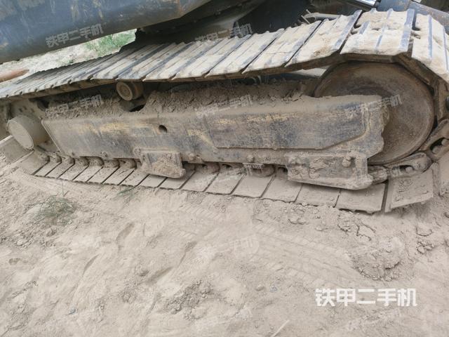 单侧履带整体(整机外观) 单侧履带整体(整机外观)