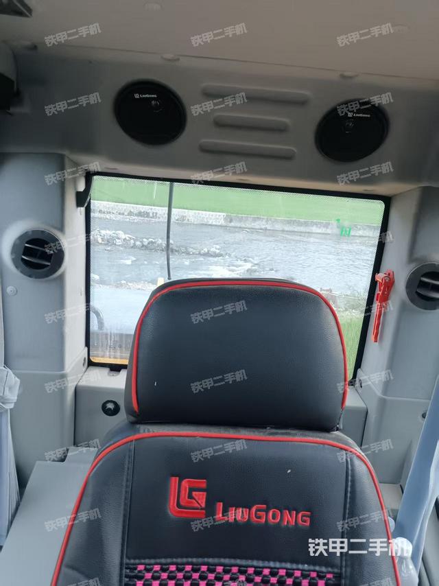 驾驶室整体（整机外观）