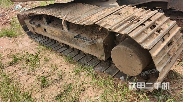 右側(cè)履帶整體(行走機構(gòu)) 右側(cè)履帶整體(行走機構(gòu))