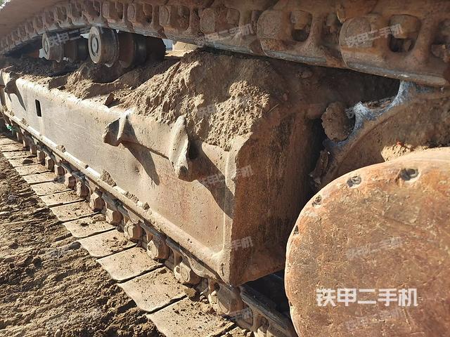 单侧履带整体(整机外观) 单侧履带整体(整机外观)