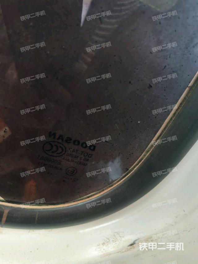 顶棚整体(驾驶室部分) 顶棚整体(驾驶室部分)