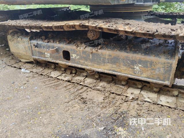 单侧履带整体(整机外观) 单侧履带整体(整机外观)