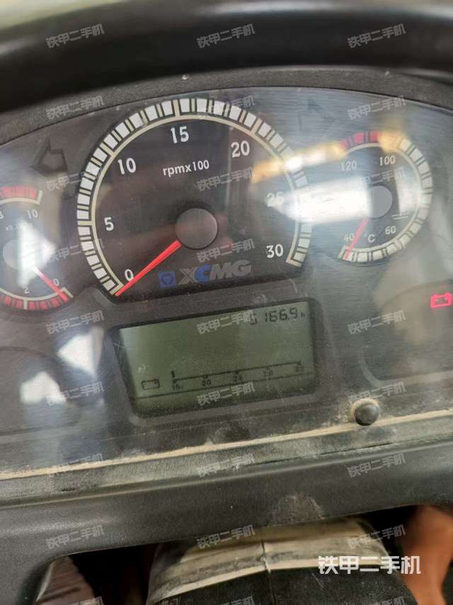 駕駛室操作臺(整機(jī)外觀及大件) 駕駛室操作臺(整機(jī)外觀及大件)