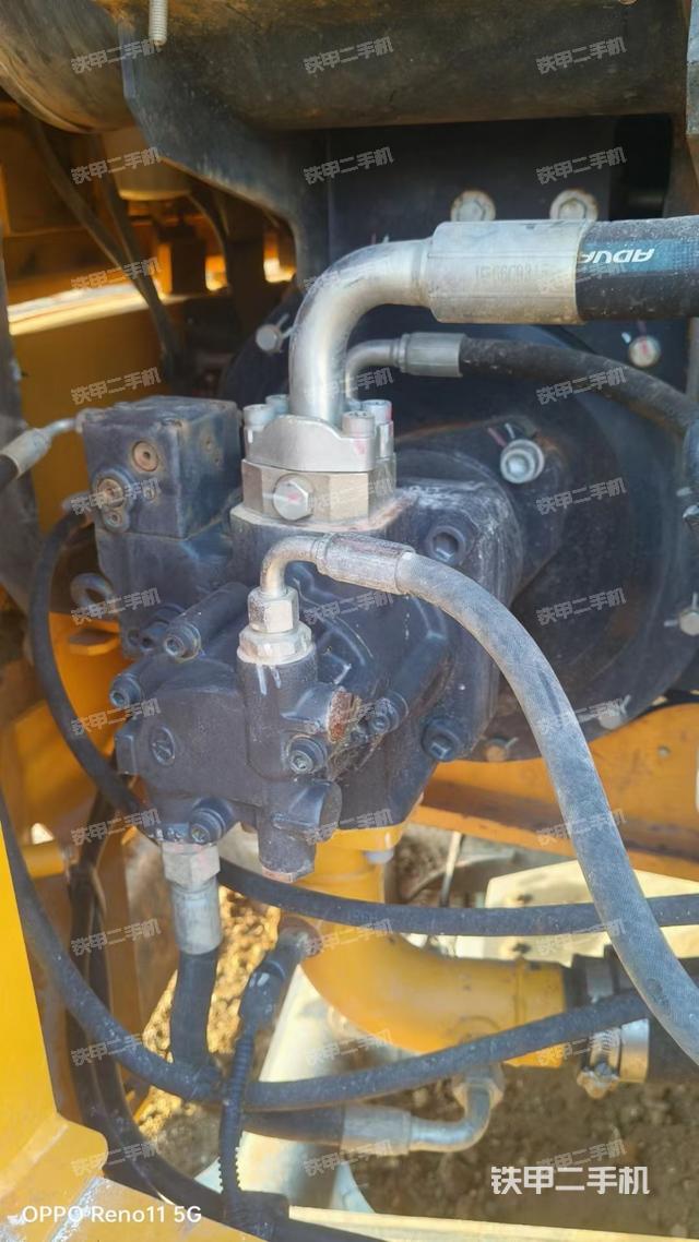 液压泵舱室正面整体(整机外观) 液压泵舱室正面整体(整机外观)