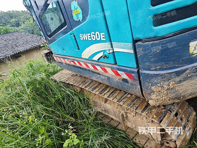 驾驶室整体(整机外观) 驾驶室整体(整机外观)