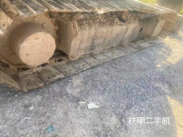 单侧履带整体(整机外观) 单侧履带整体(整机外观)