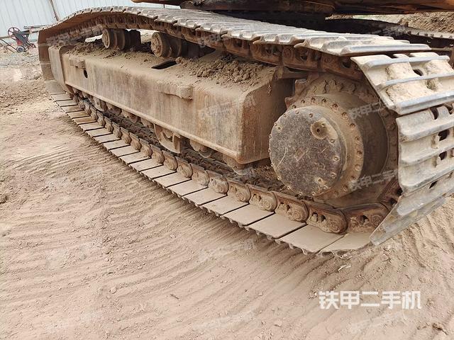 单侧履带整体(整机外观) 单侧履带整体(整机外观)