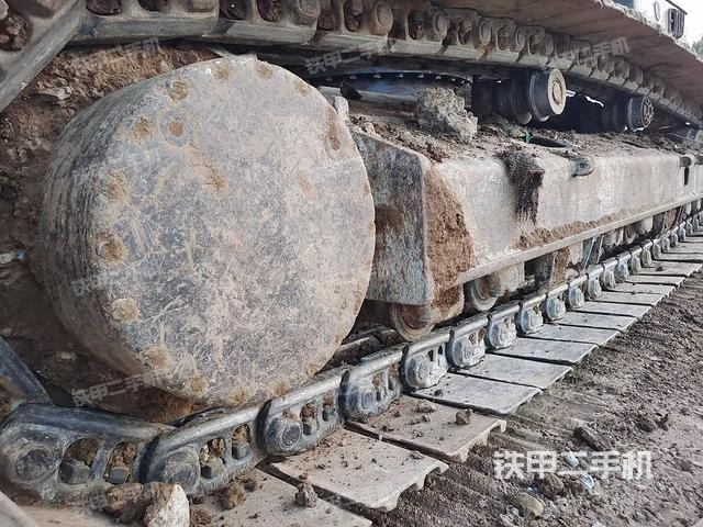 单侧履带整体(整机外观) 单侧履带整体(整机外观)