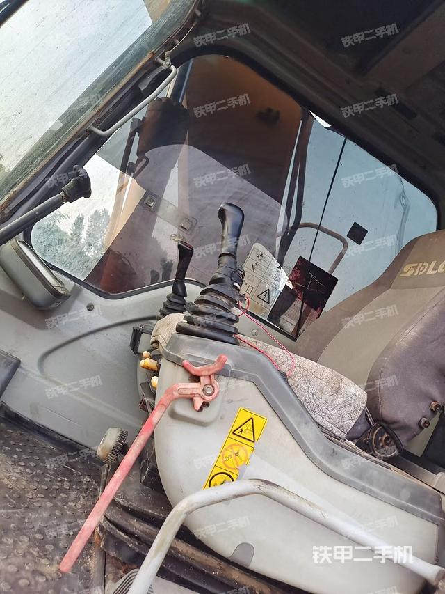 駕駛室整體（整機(jī)外觀）