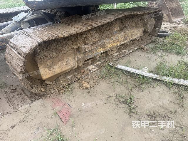 单侧履带整体(整机外观) 单侧履带整体(整机外观)