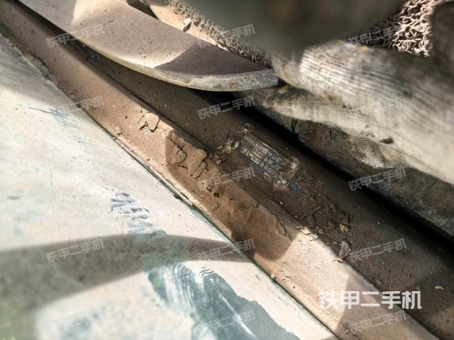 右側(cè)玻璃角標(駕駛室部分) 右側(cè)玻璃角標(駕駛室部分)