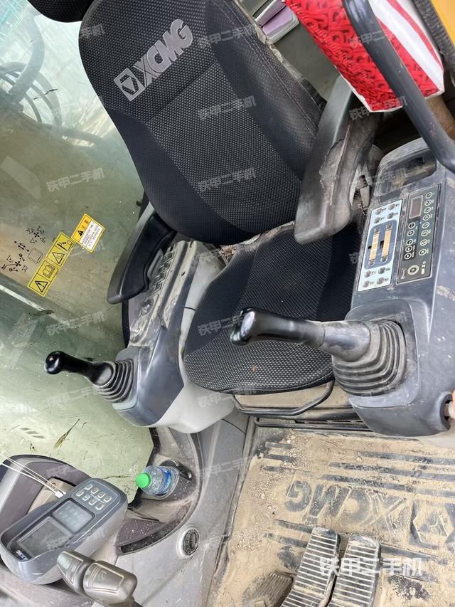 驾驶室整体(整机外观) 驾驶室整体(整机外观)