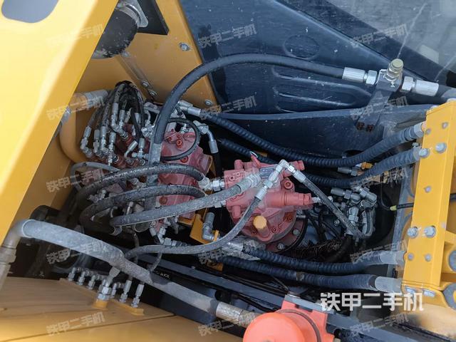 回转马达和主控阀（整机外观）