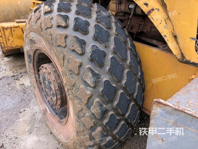前轮左侧减震块连接及部件(压路机前后车架) 前轮左侧减震块连接及部件(压路机前后车架)