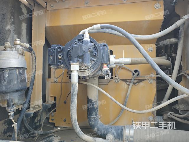 液壓泵艙室正面整體(整機外觀) 液壓泵艙室正面整體(整機外觀)