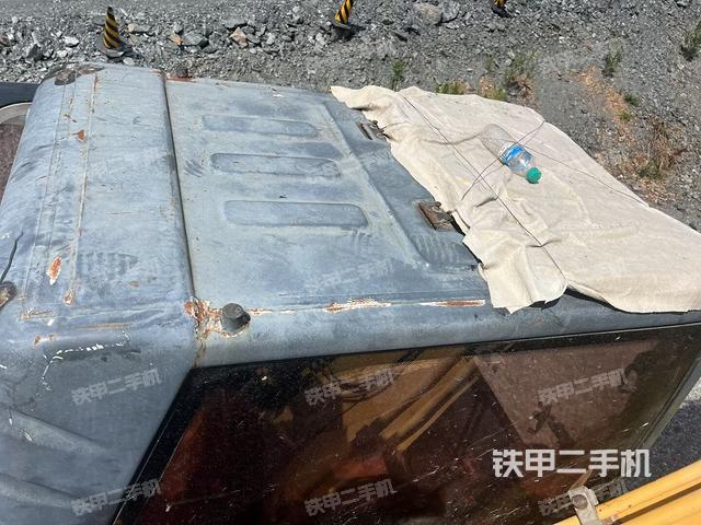 駕駛室頂部(整機外觀) 駕駛室頂部(整機外觀)