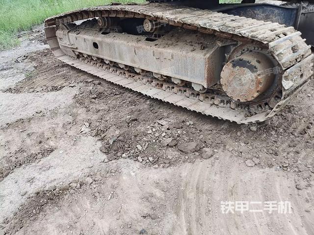 单侧履带整体(整机外观) 单侧履带整体(整机外观)