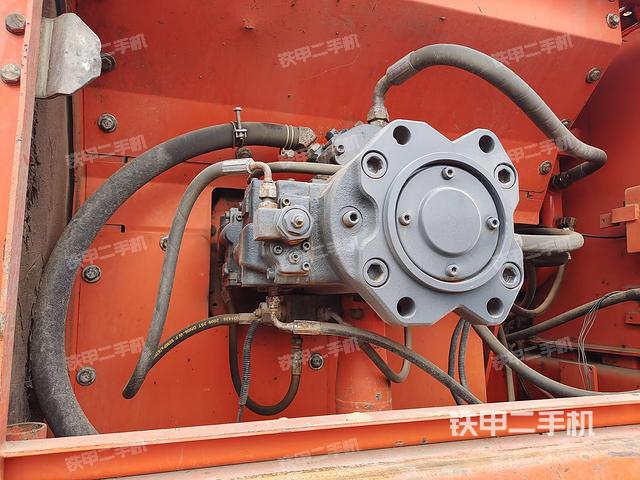 液压泵舱室正面整体(整机外观) 液压泵舱室正面整体(整机外观)