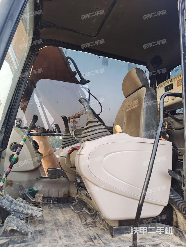 駕駛室整體(整機(jī)外觀) 駕駛室整體(整機(jī)外觀)