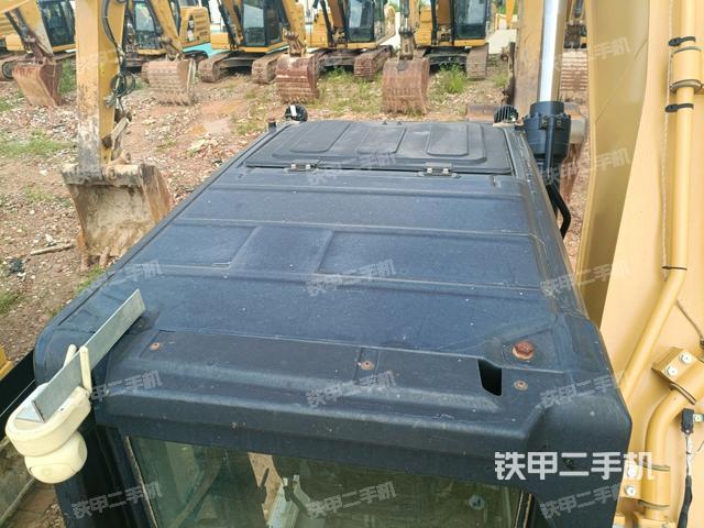 駕駛室頂部(整機外觀) 駕駛室頂部(整機外觀)
