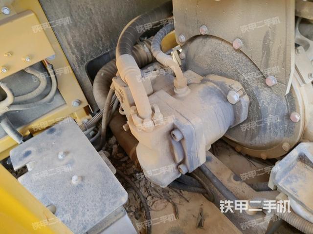 液压泵舱室正面整体(整机外观) 液压泵舱室正面整体(整机外观)