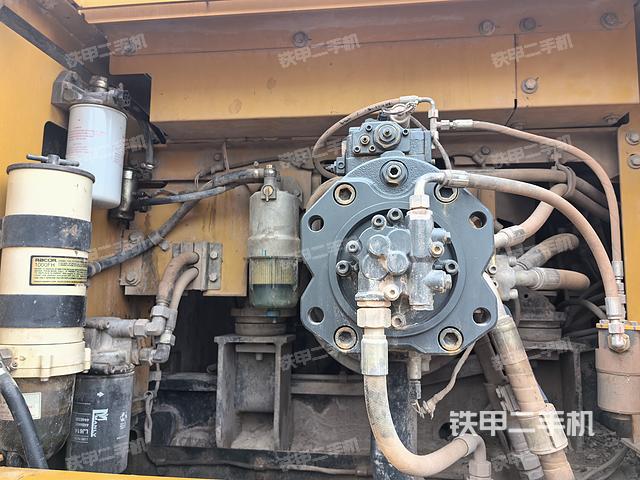 液壓泵艙室正面整體(整機外觀) 液壓泵艙室正面整體(整機外觀)