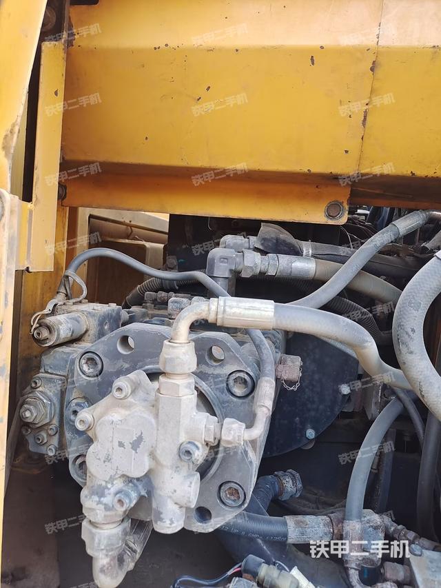 液壓泵艙室正面整體（整機(jī)外觀）