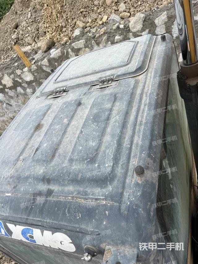 驾驶室顶部(整机外观) 驾驶室顶部(整机外观)