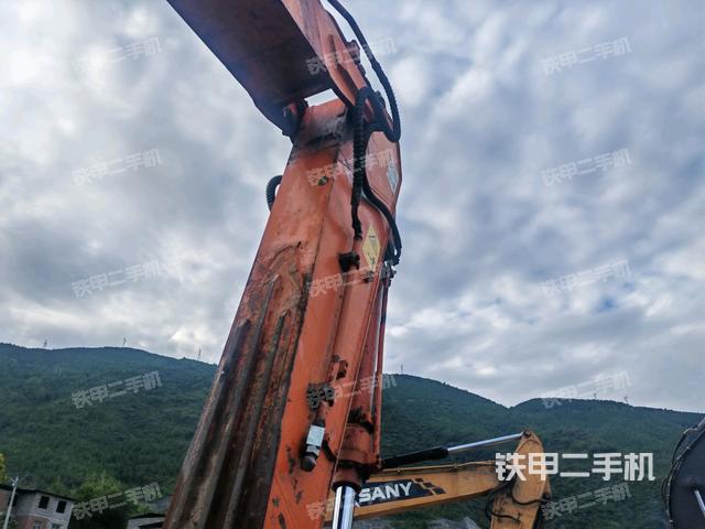 小臂整体左后(工作和回转装置) 小臂整体左后(工作和回转装置)