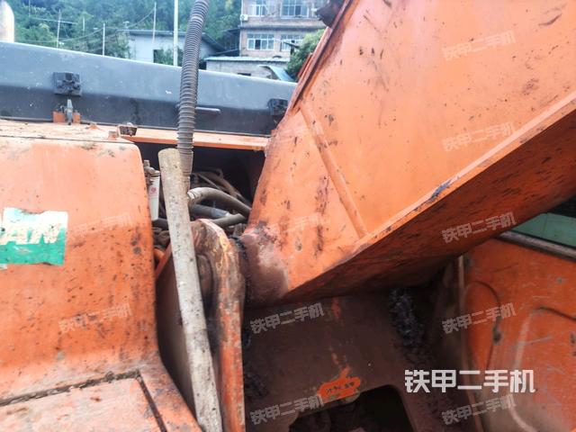 大臂根部 斜视(工作和回转装置) 大臂根部 斜视(工作和回转装置)