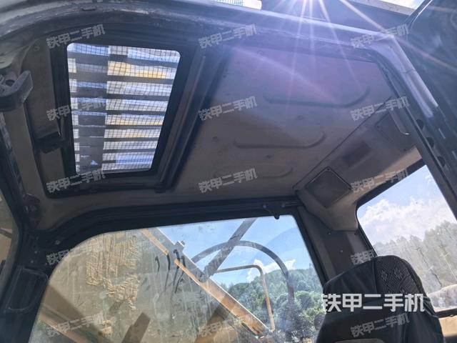 行走控制手柄和踏板?俯拍(駕駛室部分) 行走控制手柄和踏板?俯拍(駕駛室部分)